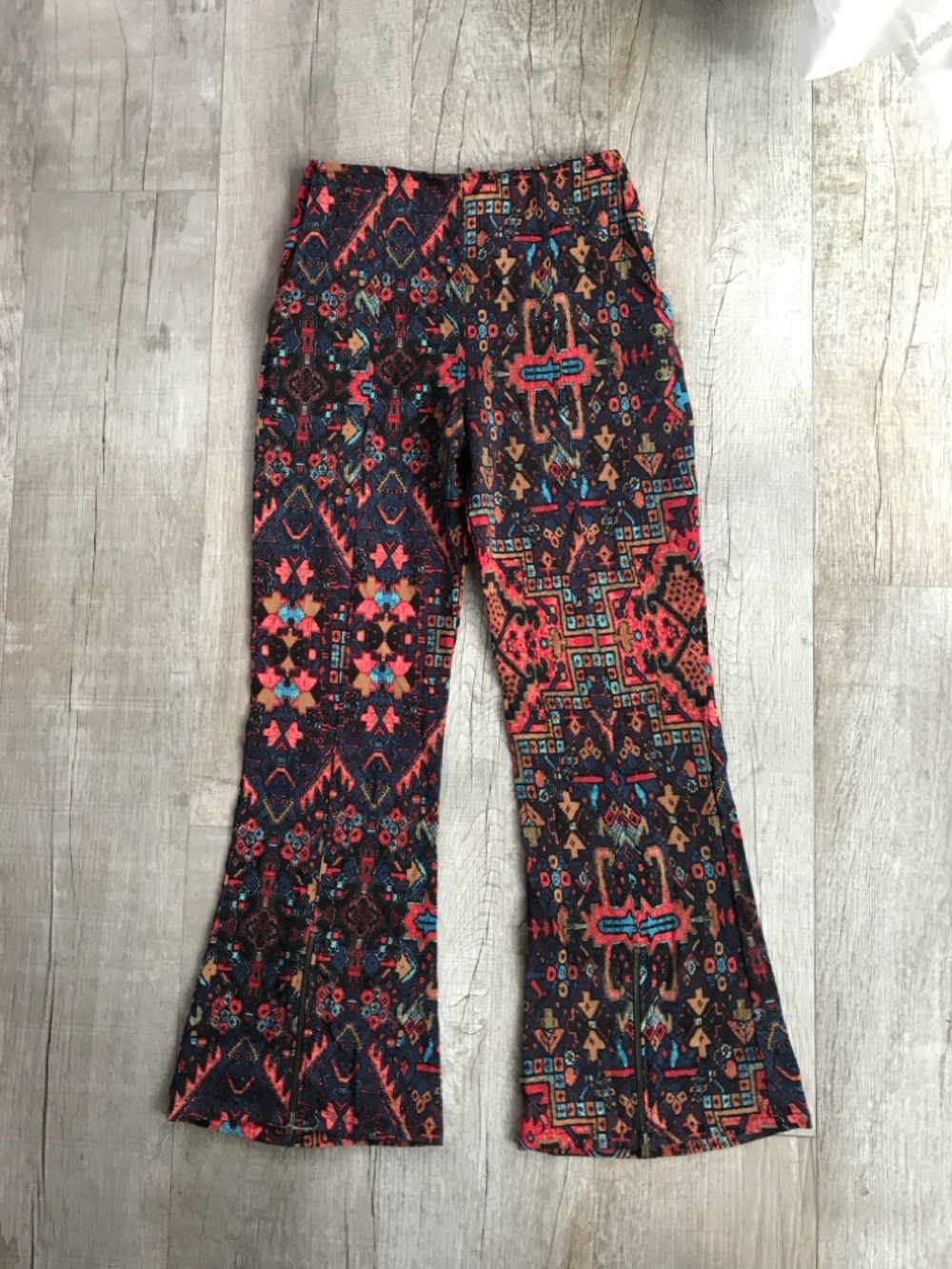 STONE COLD FOX OTWAY BELLS Linen/Silk Blend Carpet Print Kick Flare Pants